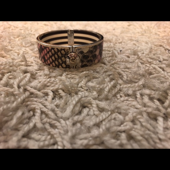 Henri Bendel snake print embossed bangle - Picture 5 of 5